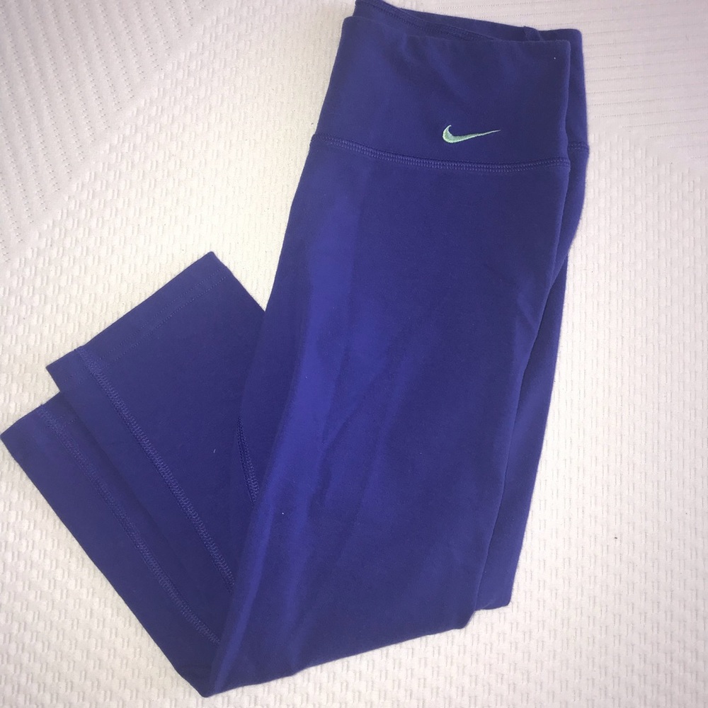 Nike Capri Leggings - Picture 3 of 7
